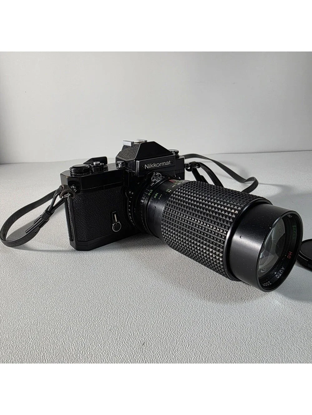 Vintage Nikon Nikomat FT2 Film SLR 35mm Camera W/Sakar MC Auto 70-210mm 1:3.9